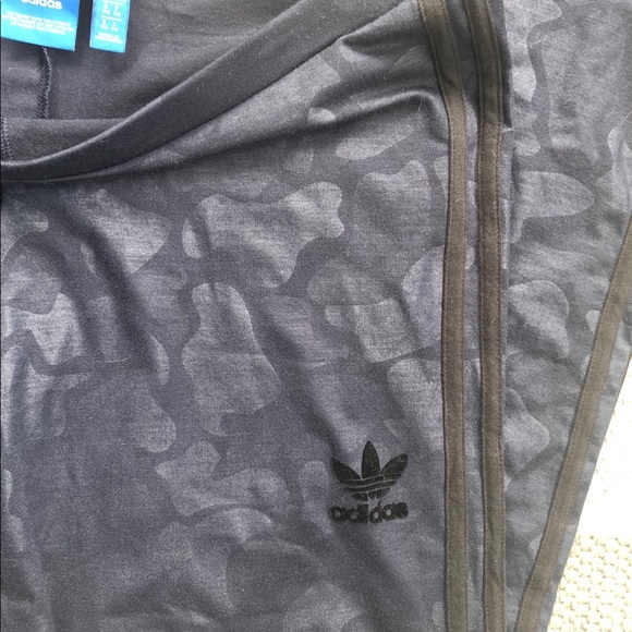 Adidas Navy Camo Leggings! 💙 - Picture 4 of 6